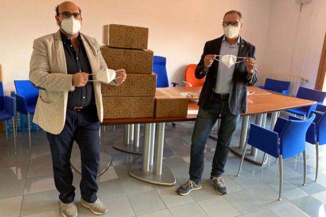Clicca per accedere all'articolo Solidarietà dalle contrade, la Chiocciola dona le mascherine ai medici di Siena