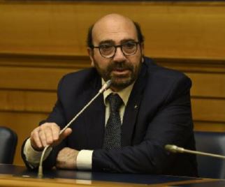 Clicca per accedere all'articolo Medici, Monaco (FNOMCeO): “In Italia non c’è carenza ma SSN non è più attrattivo, investire sul capitale umano”